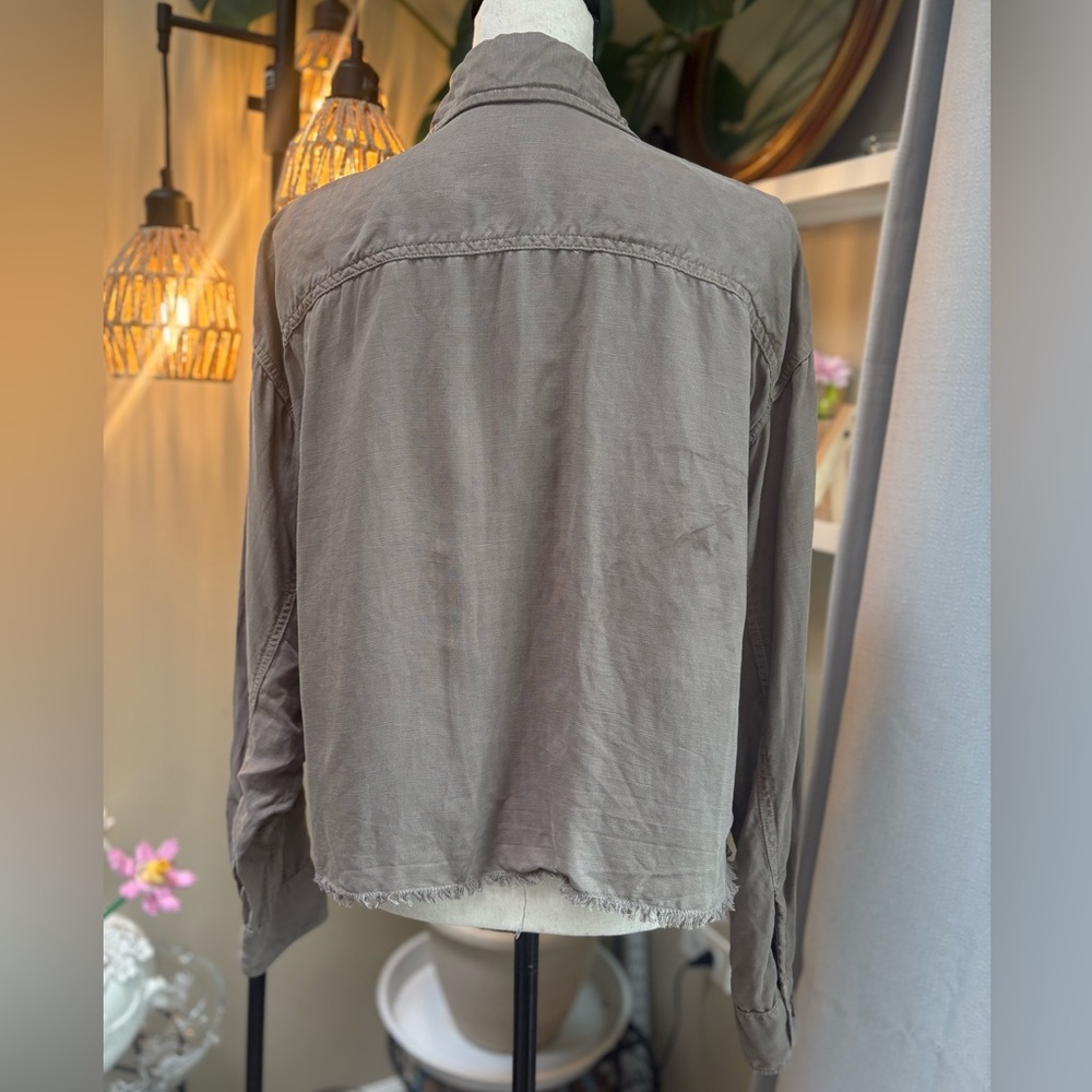 PHARAOH Cropped Olive Green Linen Shirt Jacket - Picture 6 of 8